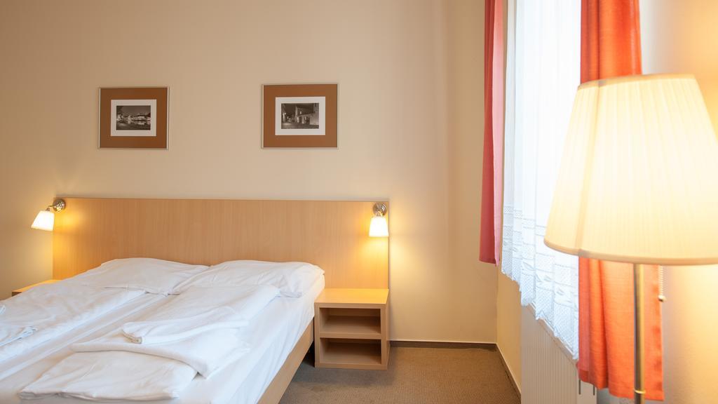 Hotel V Centru Ceske Budejovice Quarto foto